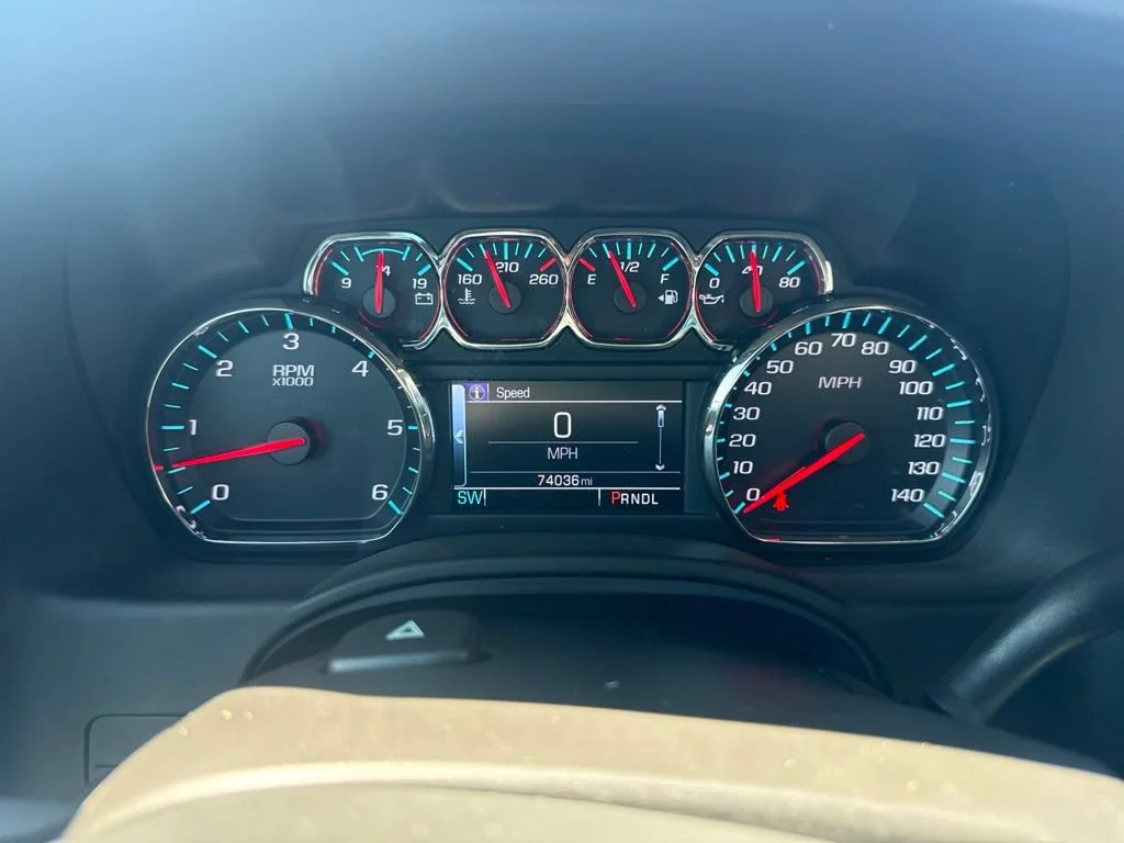 Used 2018 SILVER ICE METALLIC Chevrolet LT image 26