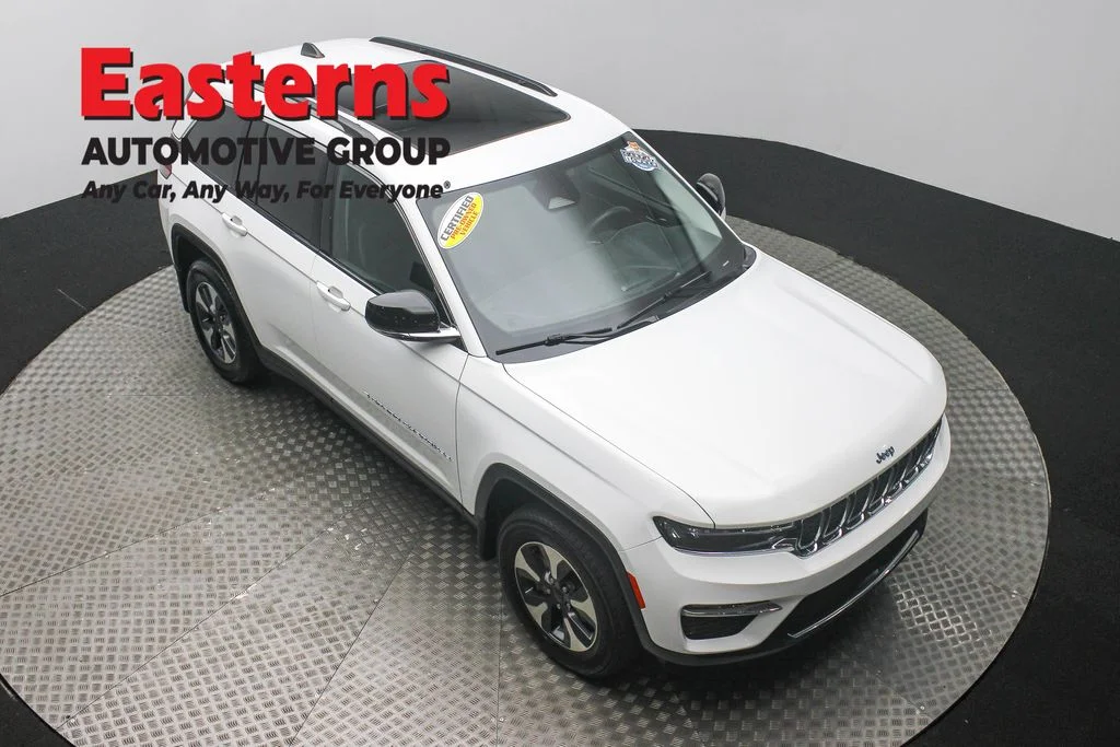 Used 2022 White Jeep 4xe image 3