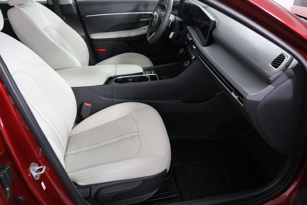 Used 2025 Red Hyundai SEL image 22