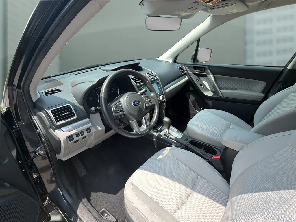 Used 2017 Dark Gray Metallic Subaru 2.5i Premium image 9
