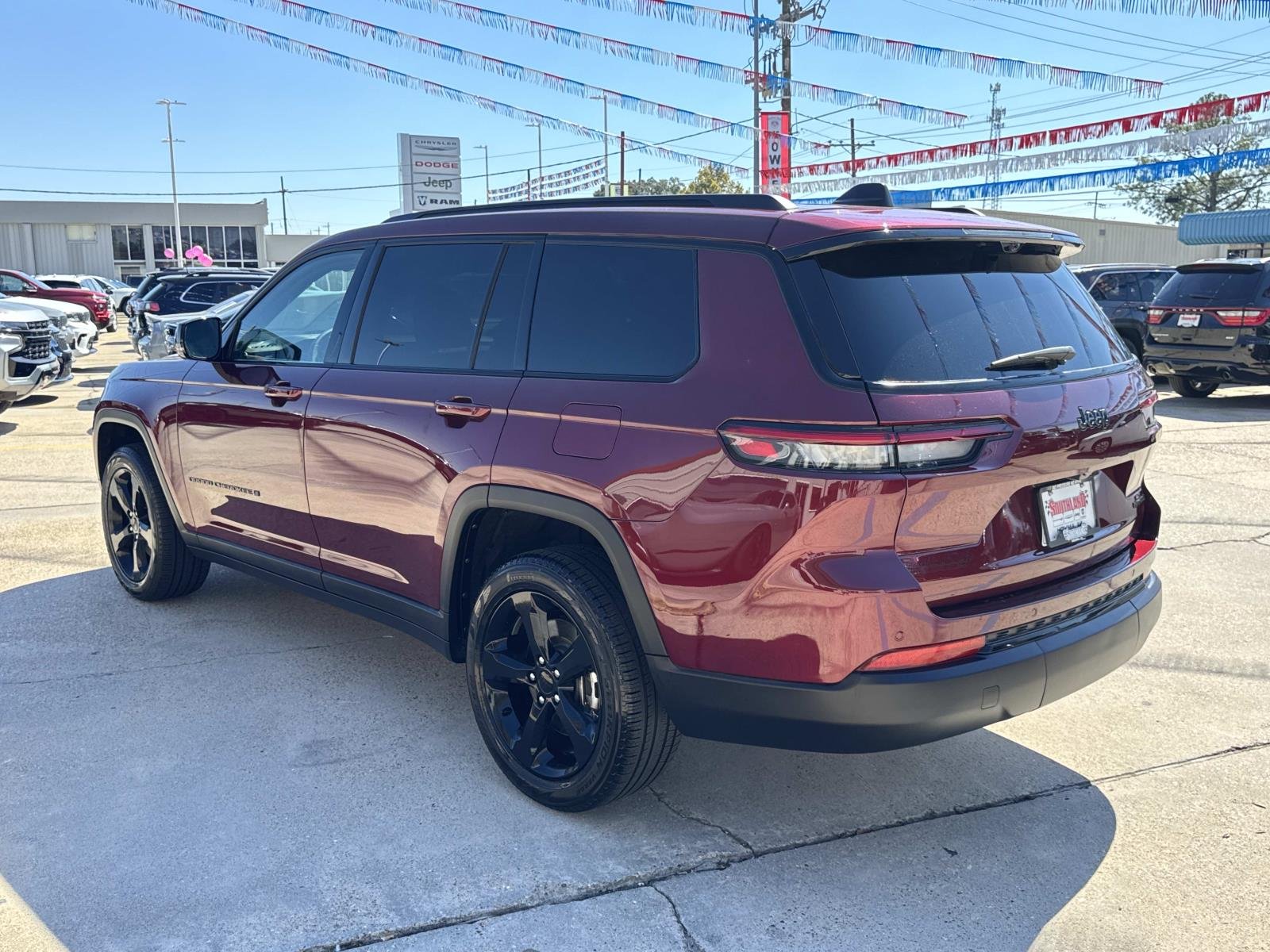 Used 2025 Velvet Red Pearlcoat Jeep Limited image 5
