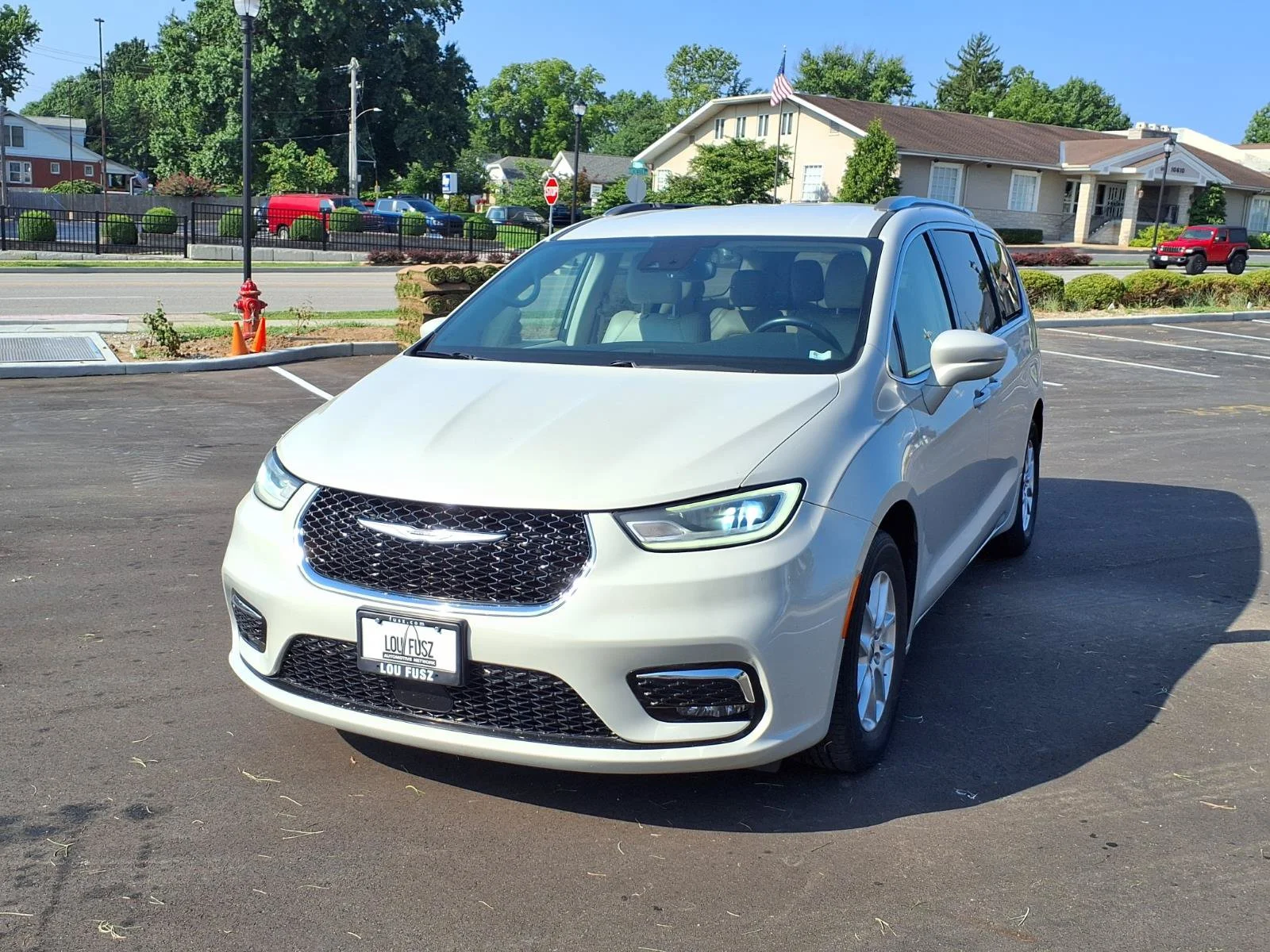 Used 2021 Luxury White Pearlcoat Chrysler Touring L image 33