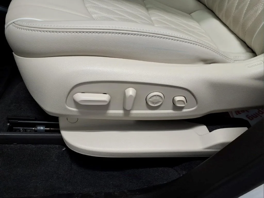 Certified Used 2024 White Buick Avenir image 9