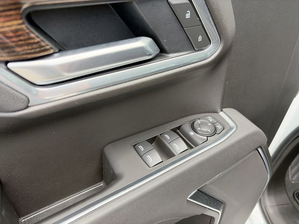Used 2025 White GMC Elevation image 16