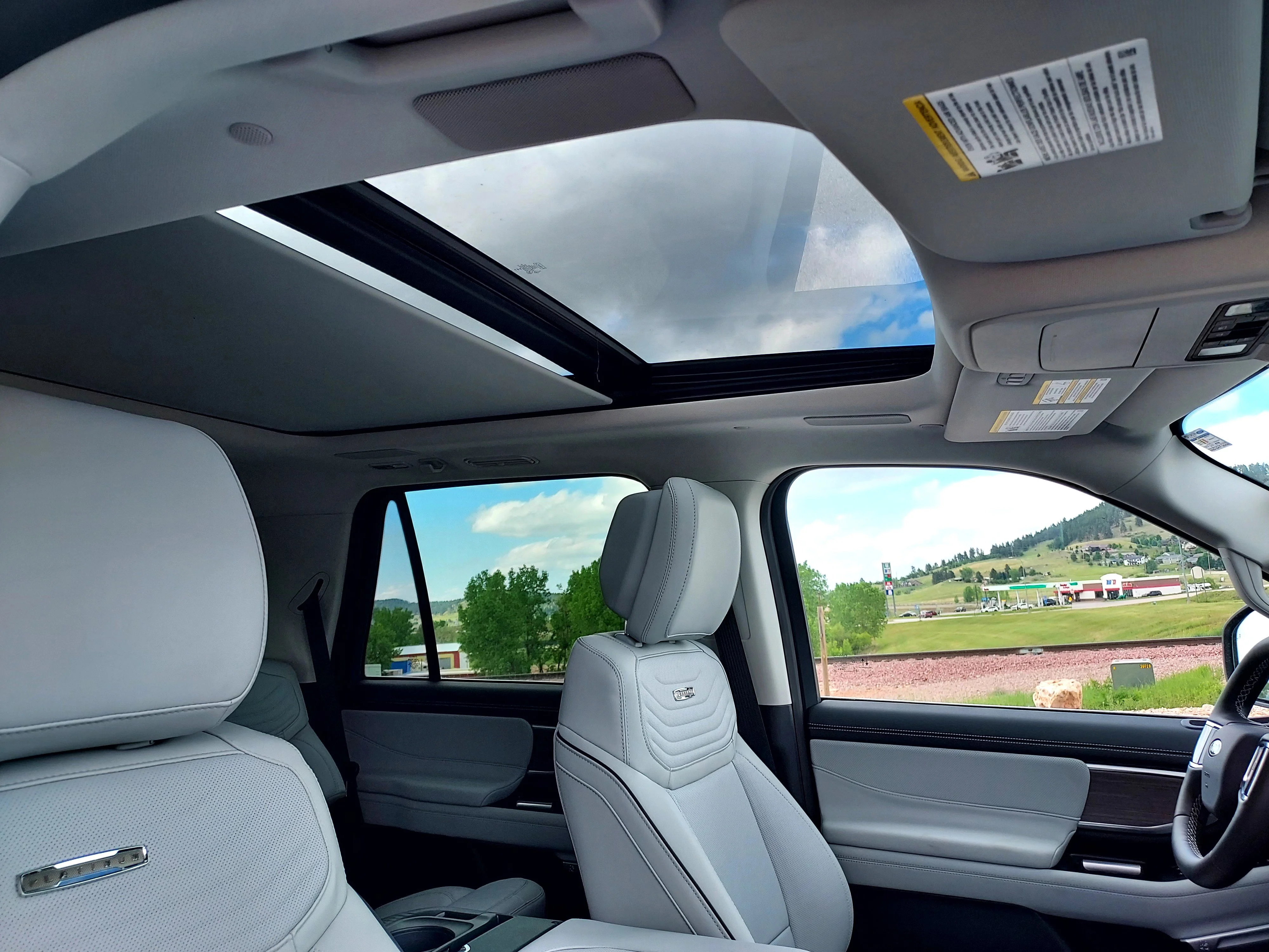 New 2026 Star White Metallic Tri-Coat Ford Platinum image 29