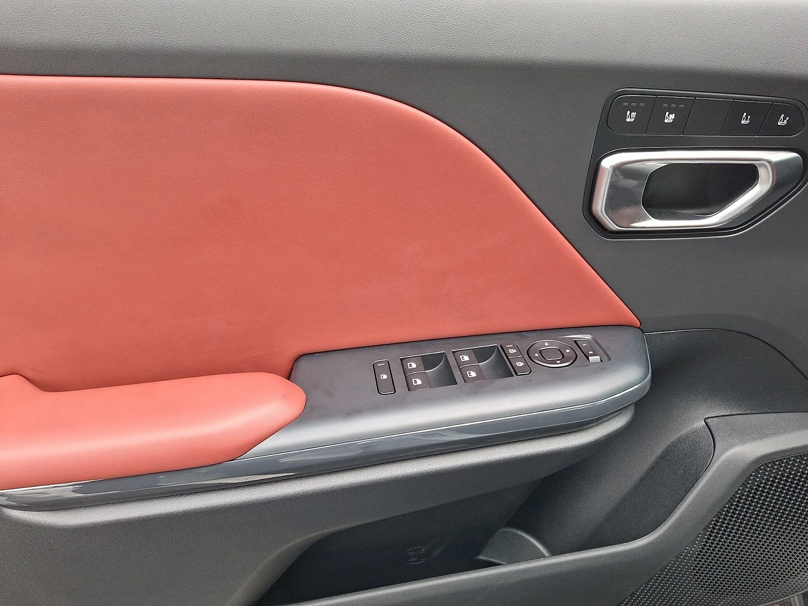 2025 Kia K4 GT-Line Turbo - Photo 5