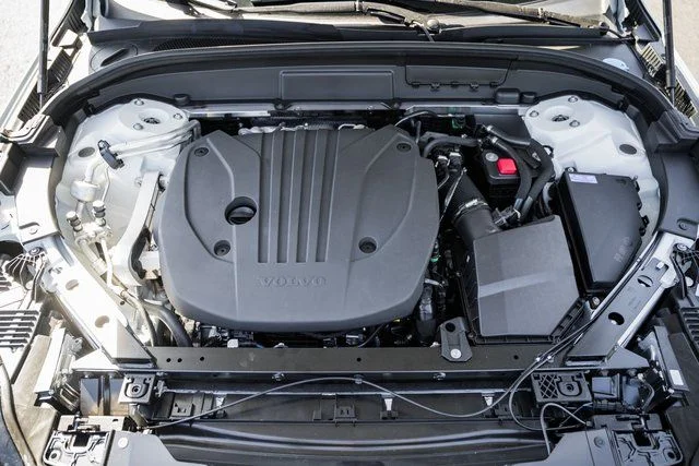 New 2026 Crystal White Volvo Plus image 18