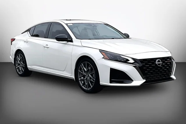 2023 Nissan Altima 2.0 SR