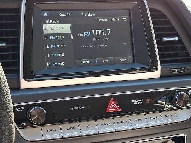 Used 2018 White Hyundai SE image 16
