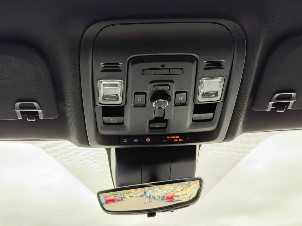Used 2024 Black Chevrolet High Country image 23