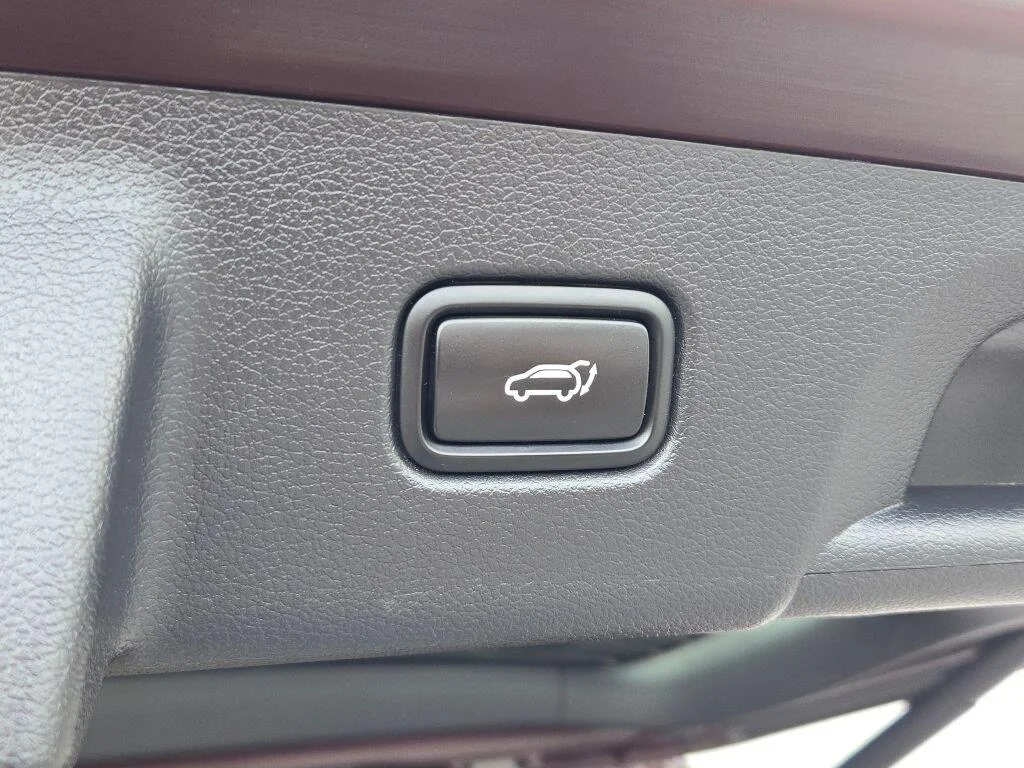Used 2020 Sierra Burgundy Hyundai Limited image 18