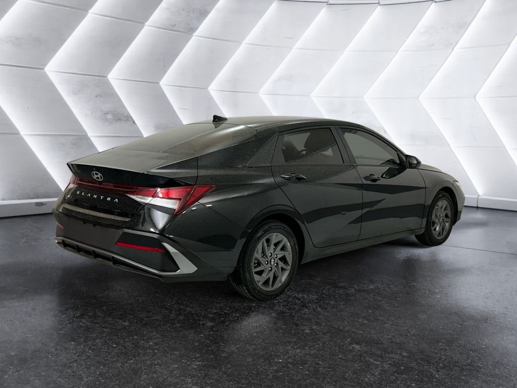 Used 2024 Black Hyundai SEL image 4