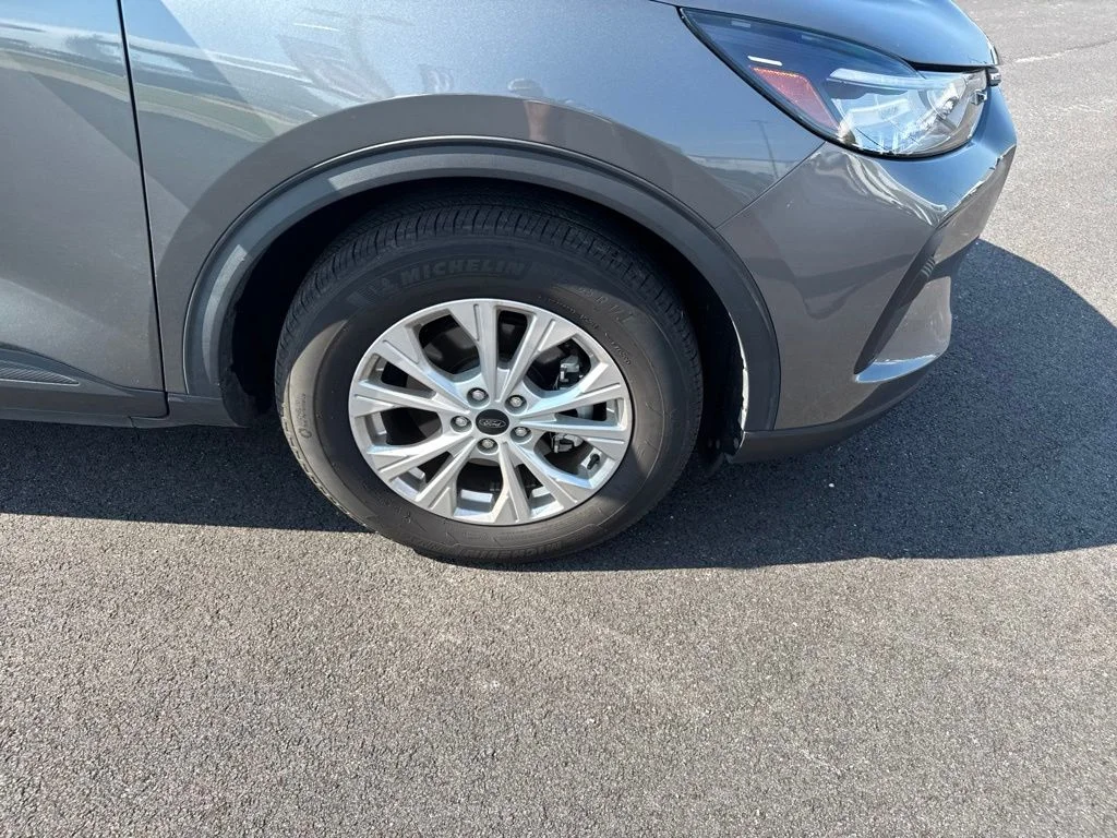 Used 2024 Gray Ford Active image 21