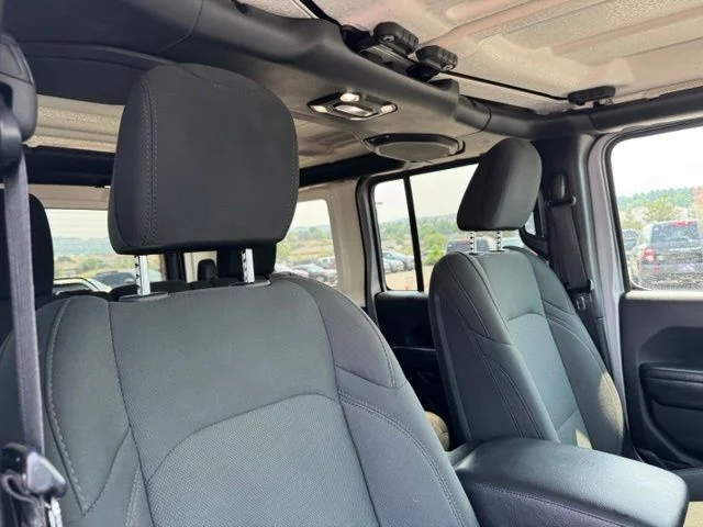 Used 2020 Silver Jeep Unlimited Sport S image 25