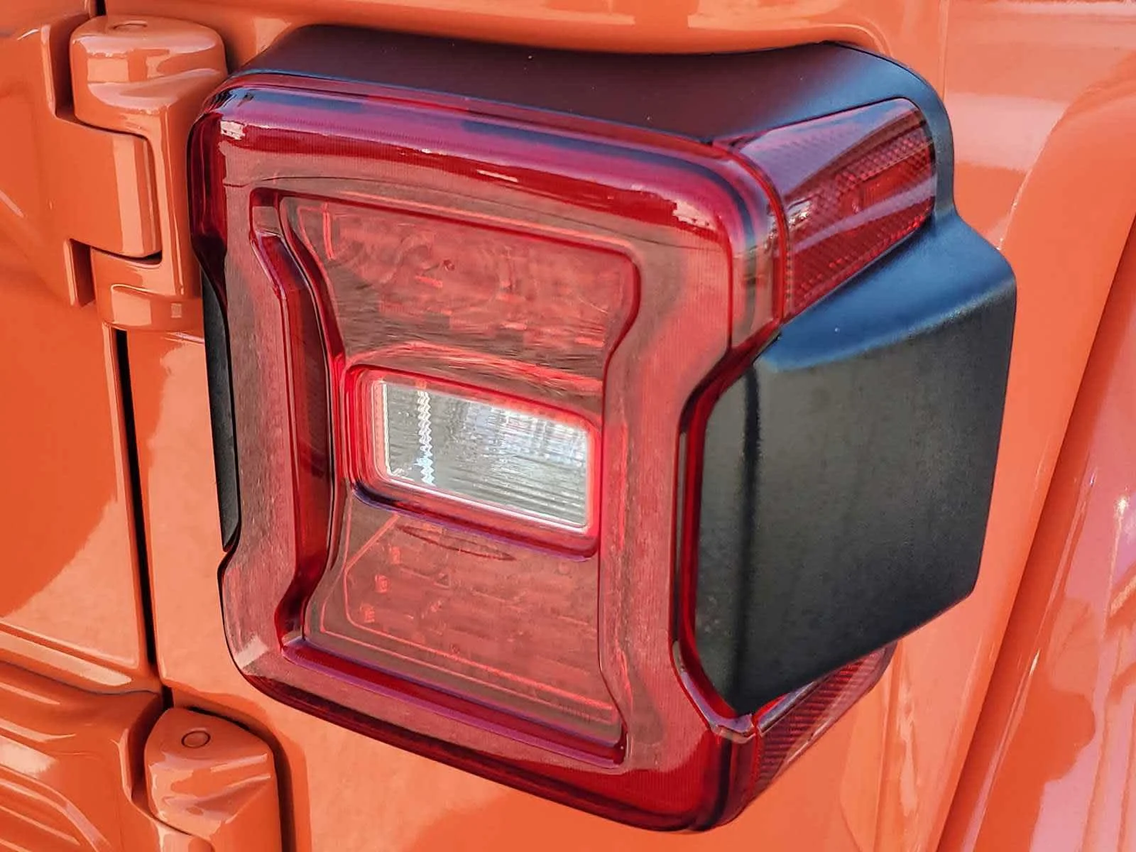 Used 2020  Jeep Sahara image 5