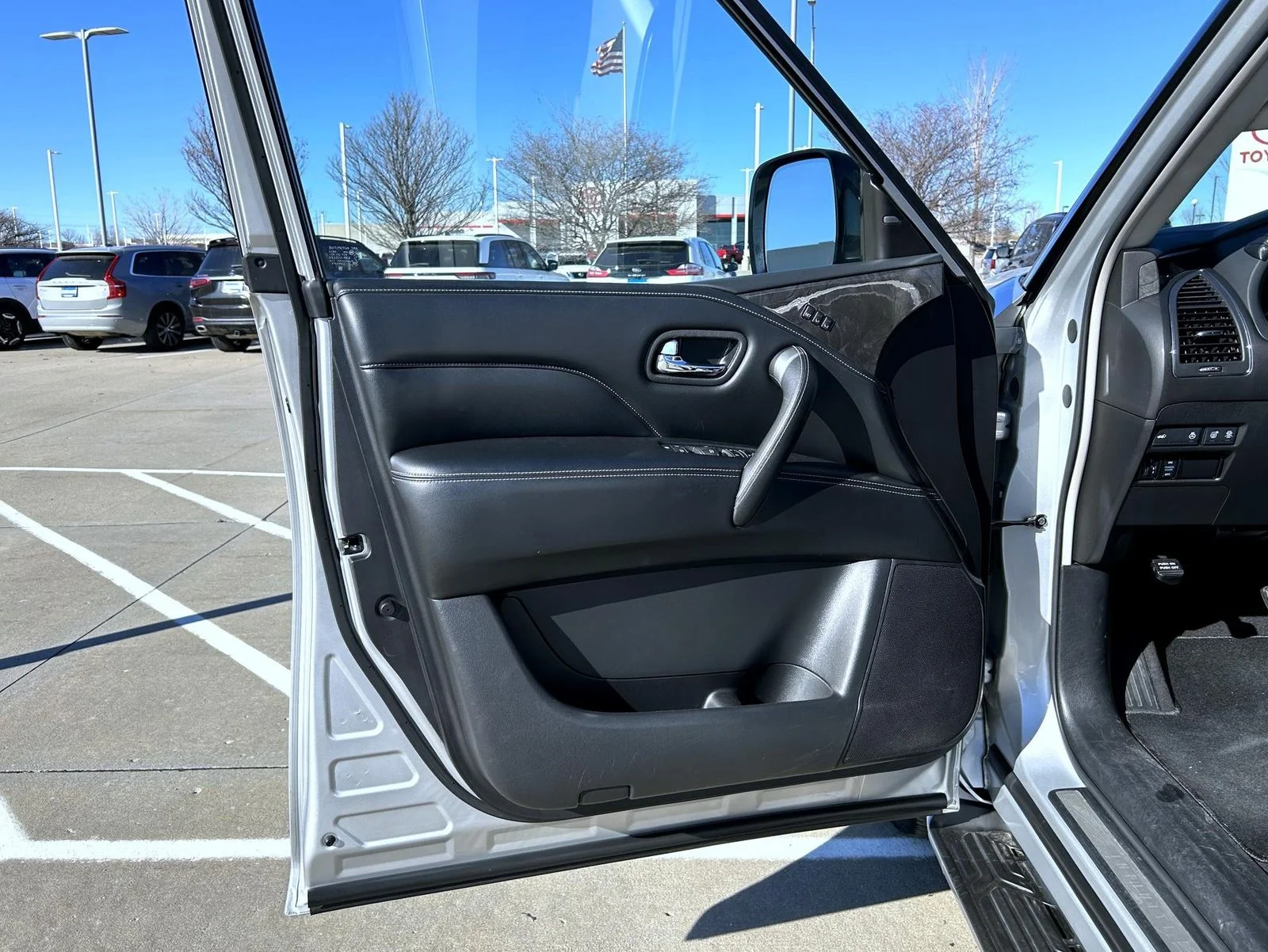 Used 2021 Silver INFINITI LUXE image 9