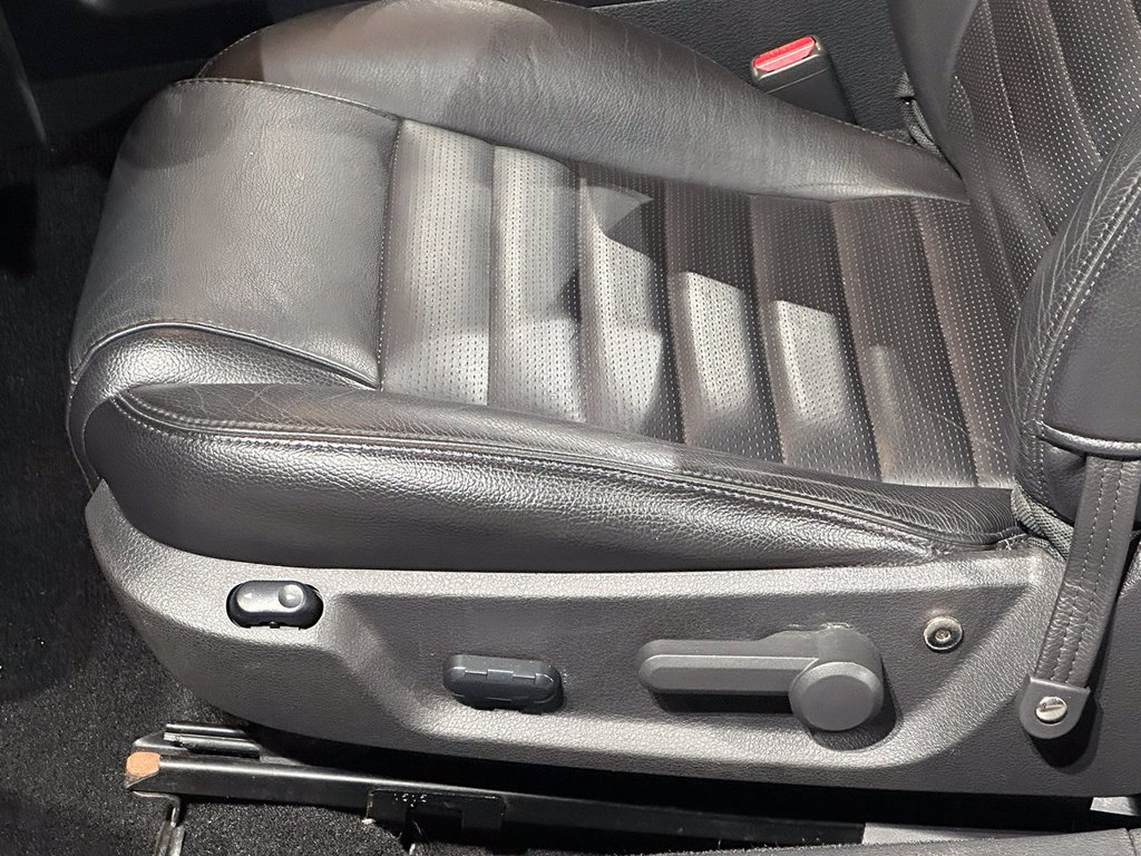 Used 2005 Black Ford  image 52