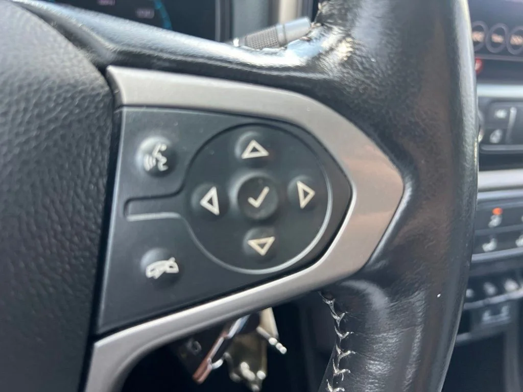 Used 2021 White Chevrolet Z71 image 31