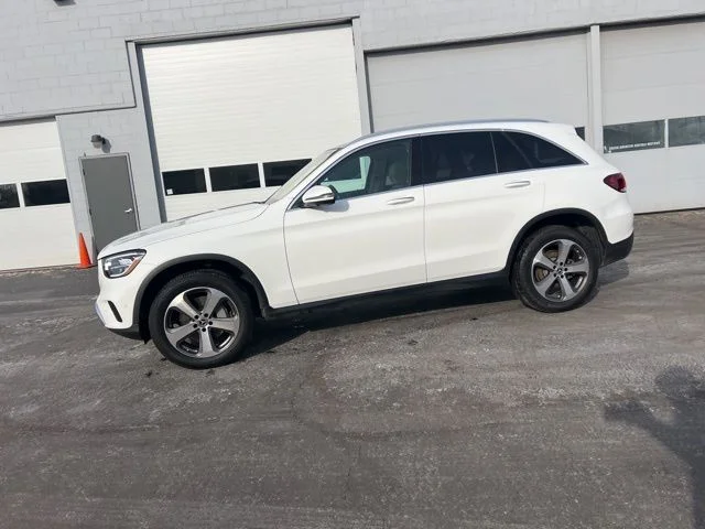 Used 2022 White Mercedes-Benz GLC 300 image 17