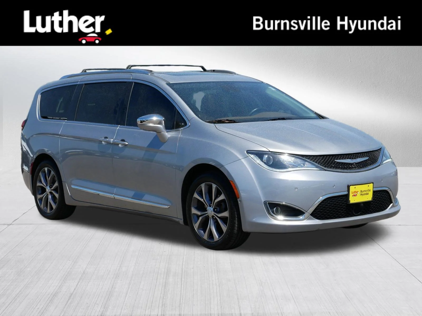 2018 Chrysler Pacifica Limited's photo