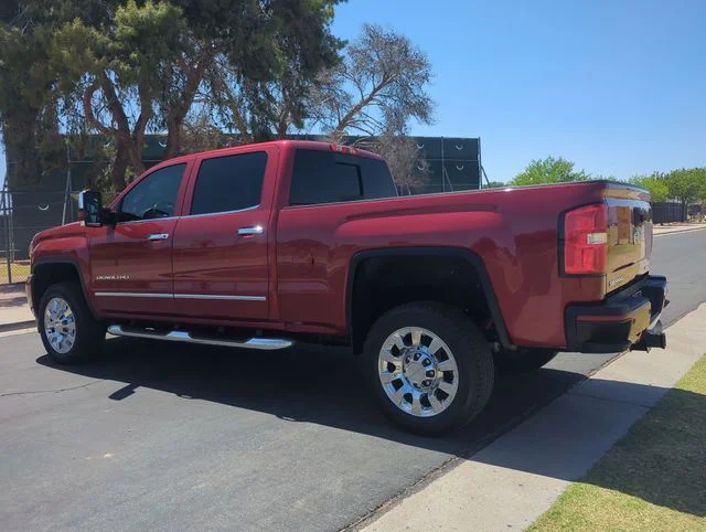 Used 2019 Red GMC Denali image 5