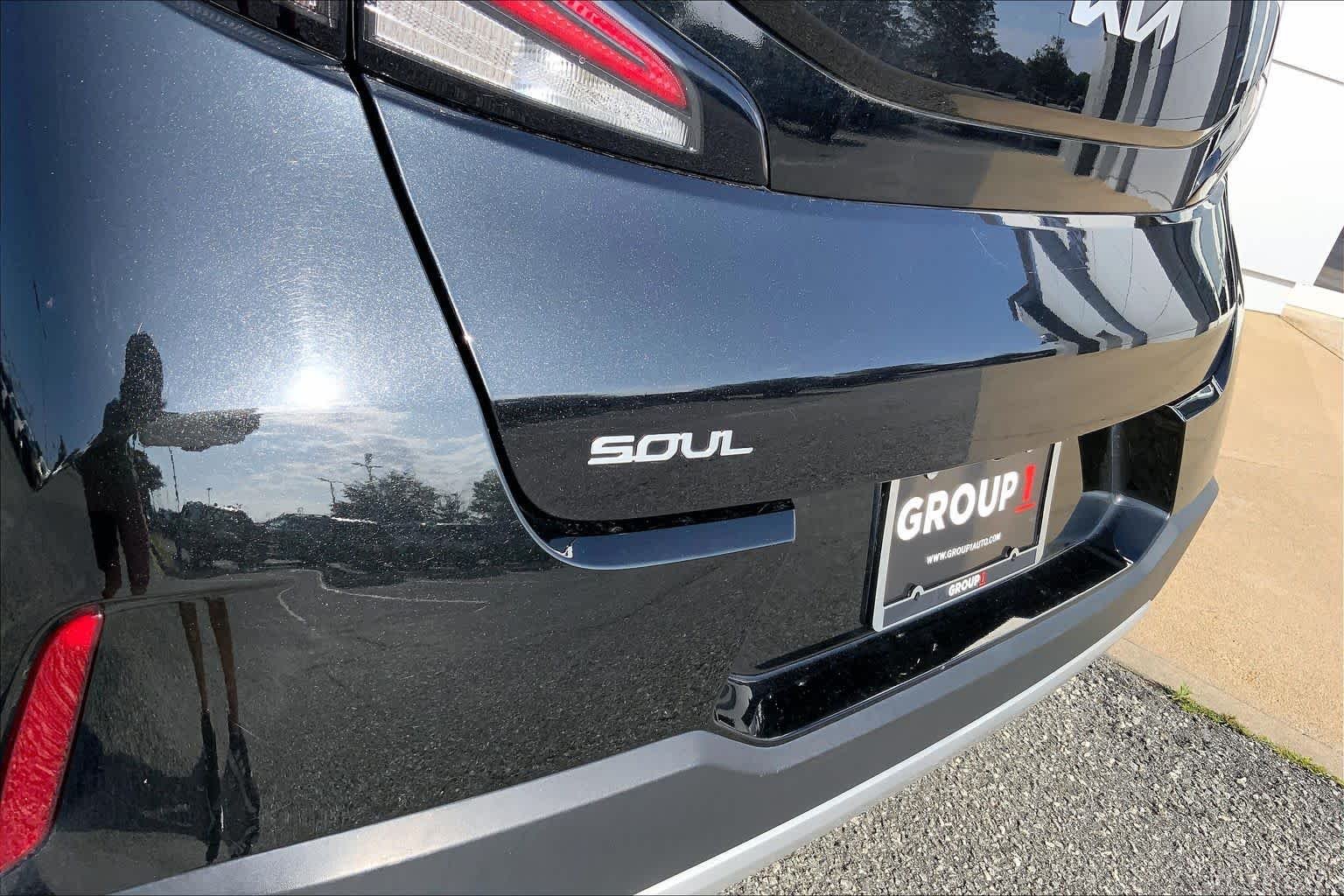 Used 2024 Fusion Black Kia LX image 29