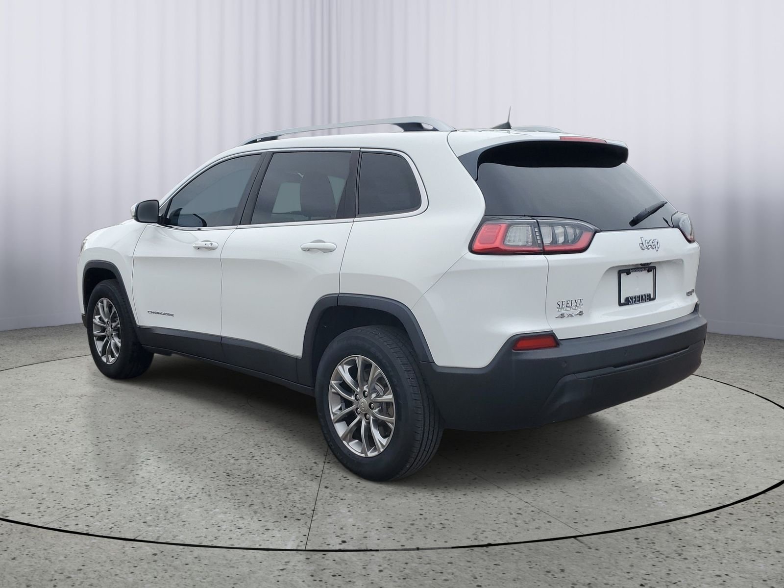 Used 2020 White Jeep Latitude Plus image 3