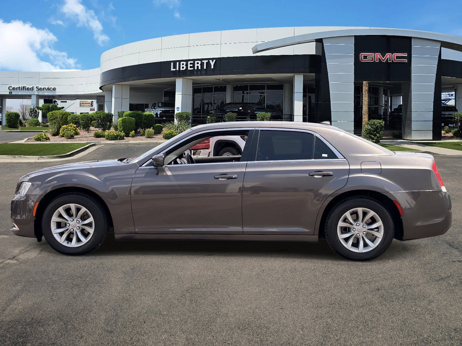 Used 2020 Granite Crystal Metallic Clearcoat Chrysler Touring image 24