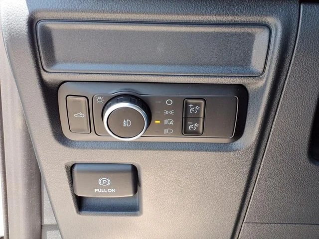 New 2026 Oxford White Ford XLT image 12