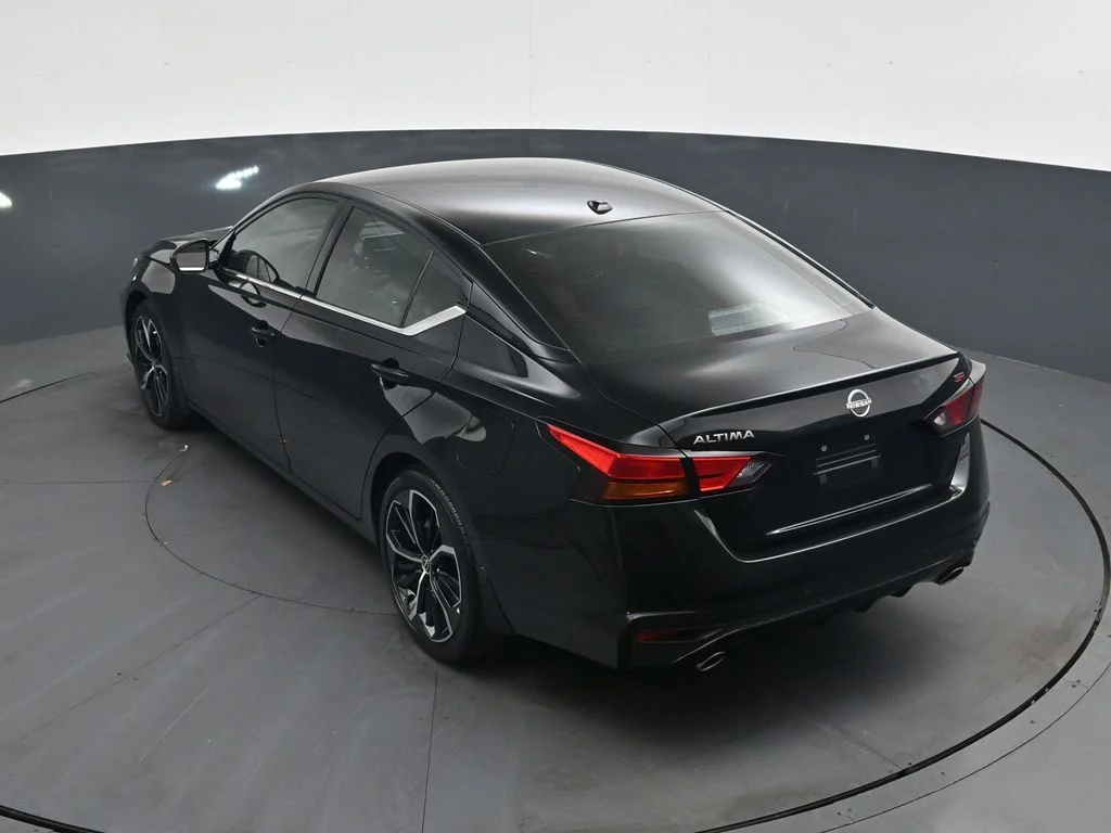 Used 2025 Black Nissan 2.5 SR image 39