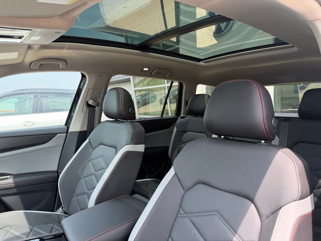 New 2026 Deep Black Pearl Volkswagen 2.0T Peak Edition image 10