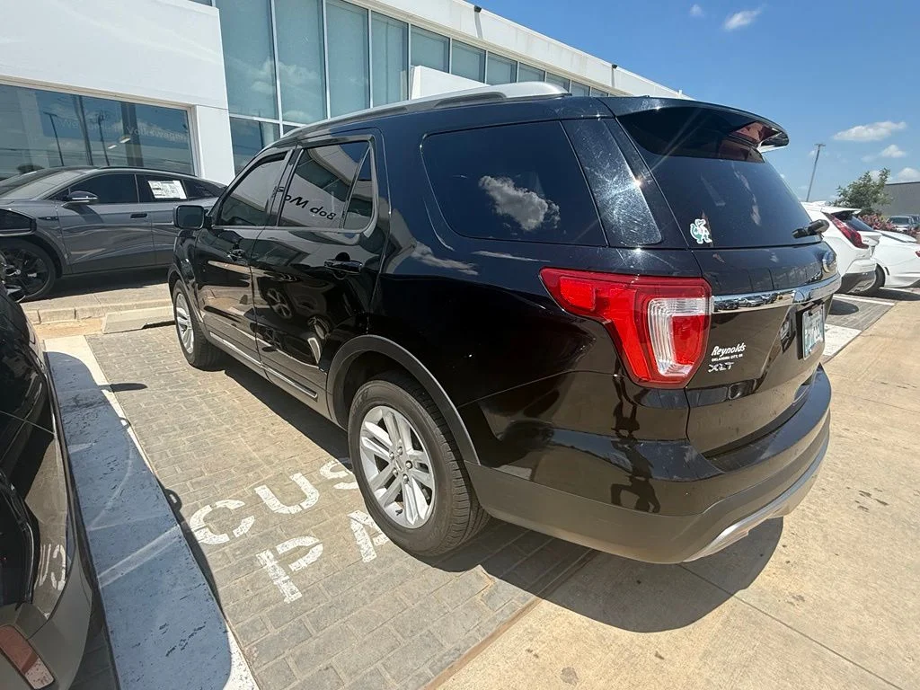 Used 2016 Black Ford XLT image 5