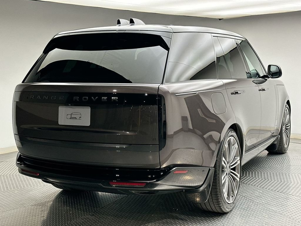 Used 2024 Charente Gray Premium Metallic Land Rover SE image 13
