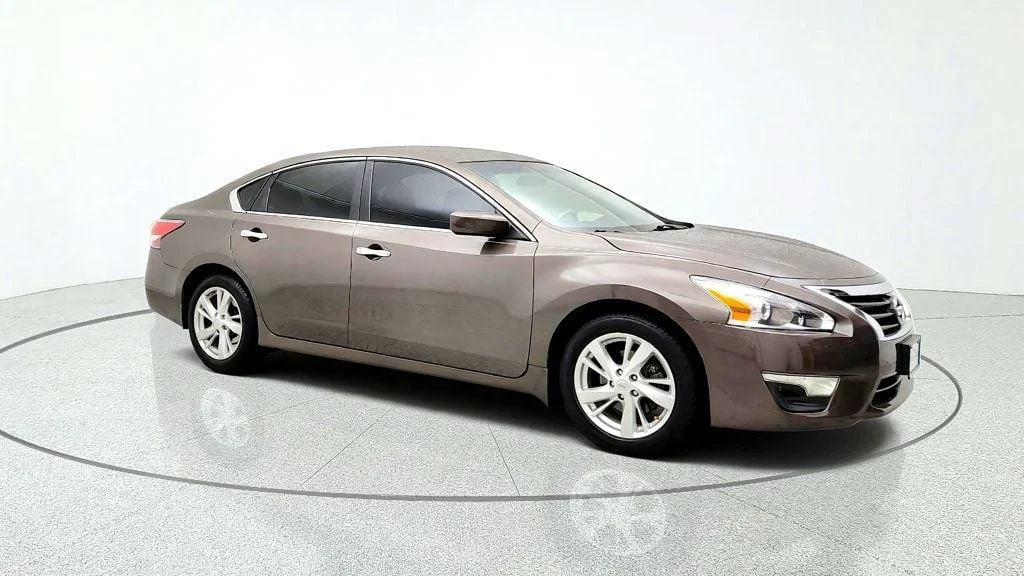 Used 2014 Java Metallic Nissan 4dr Sedan I4 2.5 SV image 3