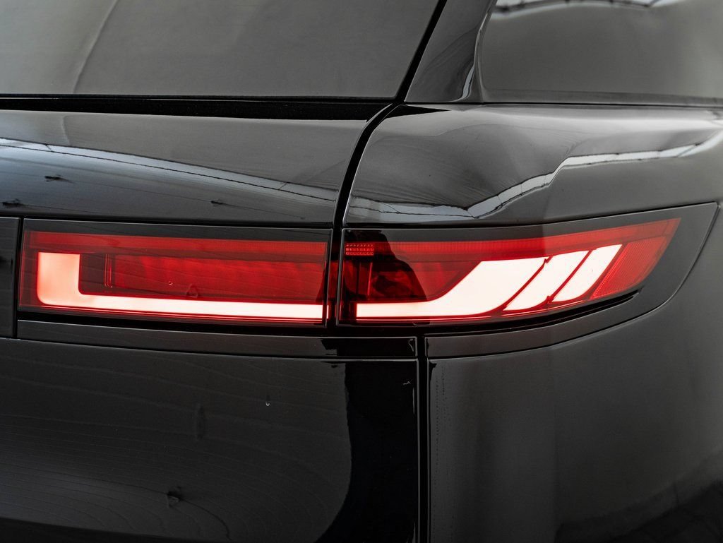 Used 2026 Santorini Black Land Rover SE image 17