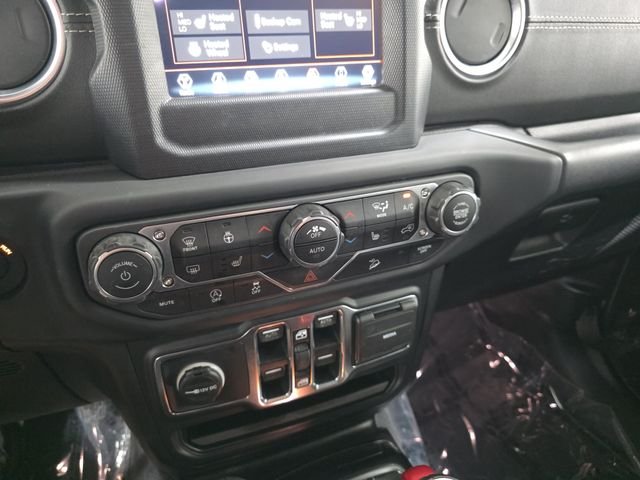 Used 2018 Black Clearcoat Jeep Unlimited Sahara image 24