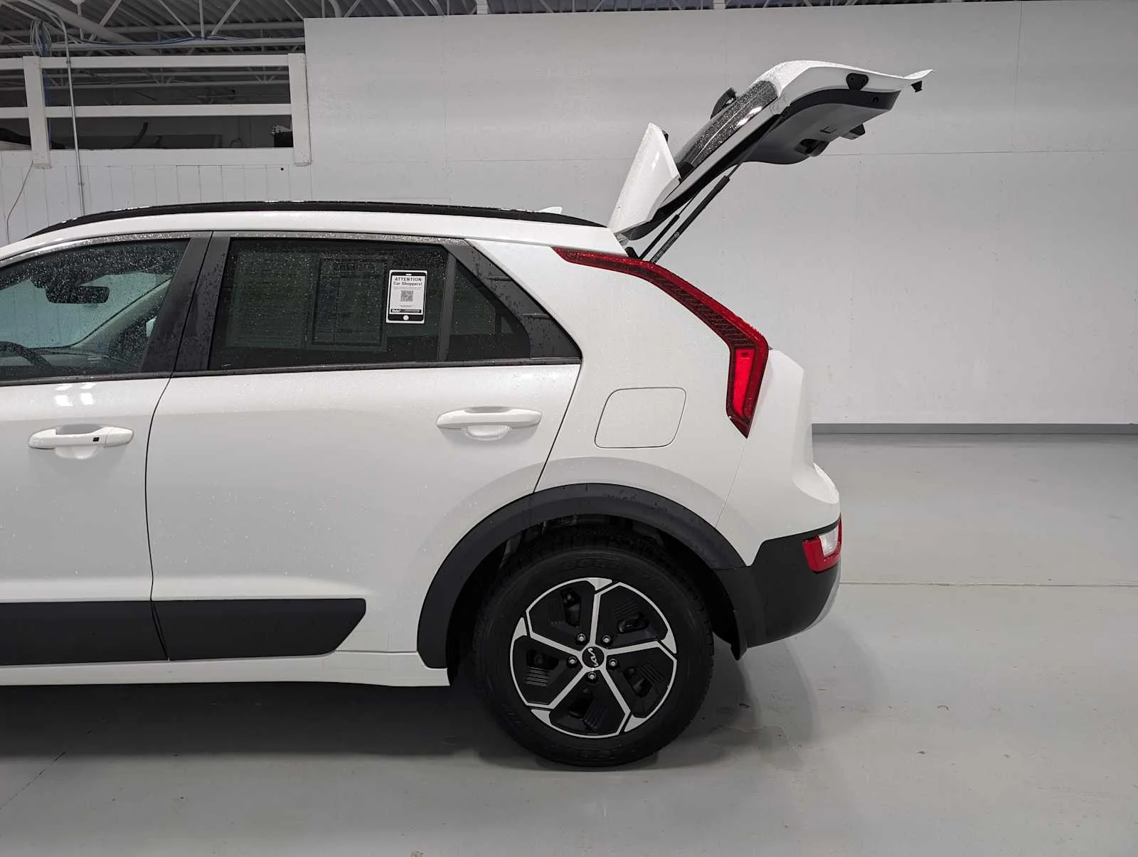 Used 2024 Snow White Pearl Kia EX image 11
