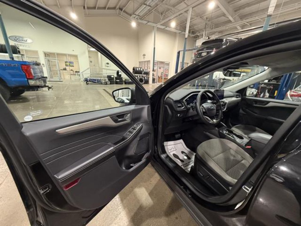 Used 2022 Agate Black Ford SE image 11