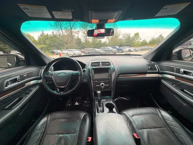 Used 2017 Black Ford Platinum image 17