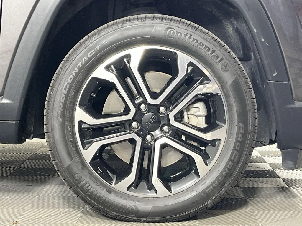 Used 2023 Gray Jeep Limited image 13