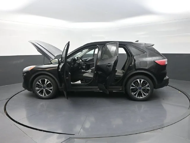 Used 2021 Black Ford SE image 42