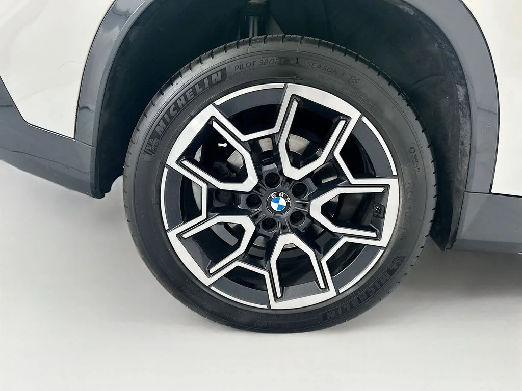Used 2023 White BMW xDrive28i image 32