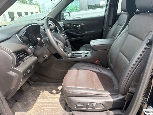 Certified Used 2023 Mosaic Black Metallic Chevrolet High Country image 3