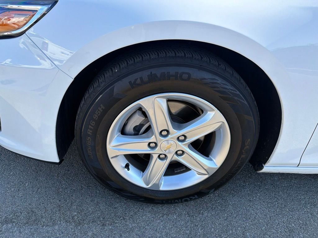 Used 2024 White Chevrolet LT image 11