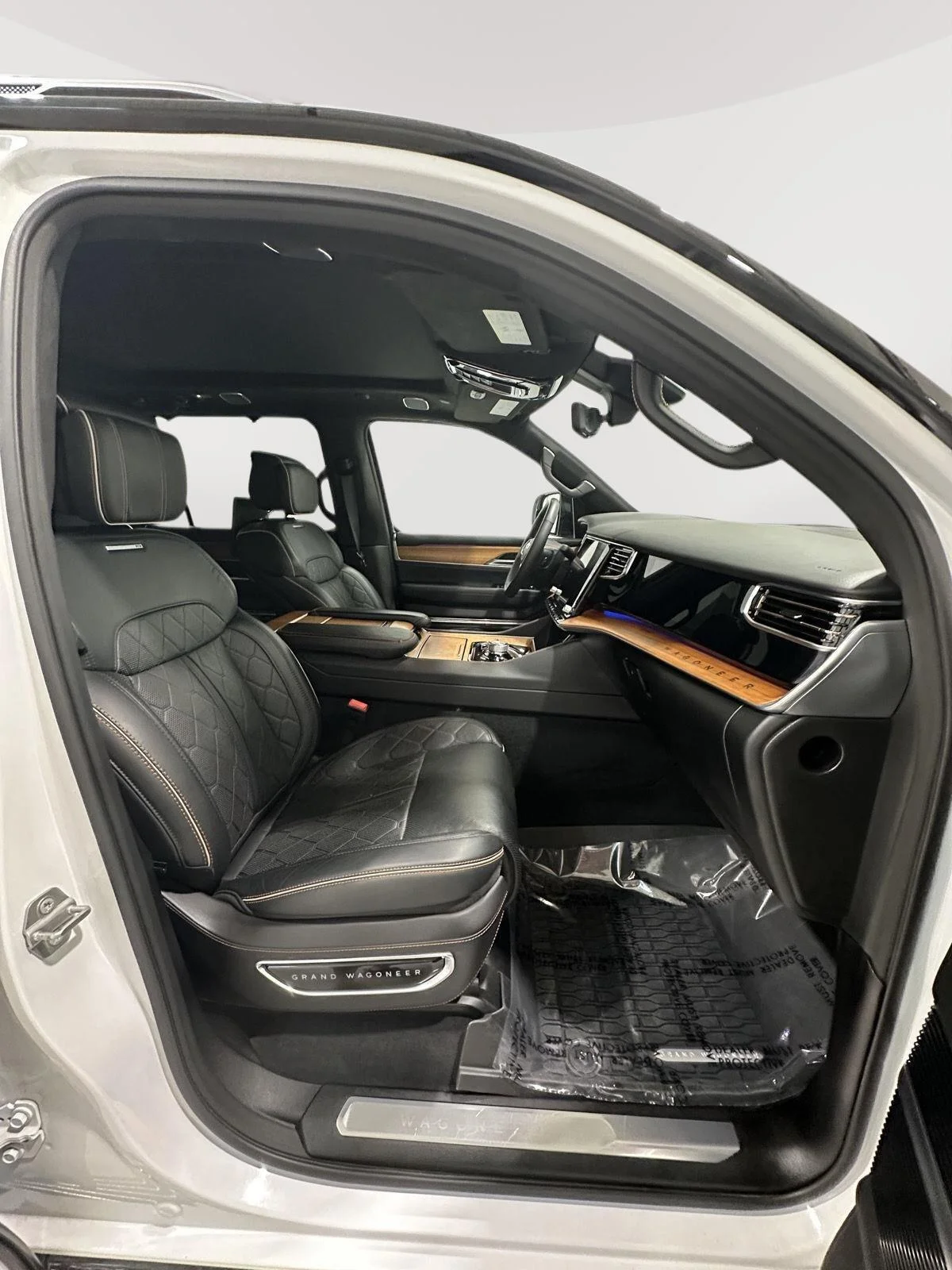 Used 2025 White Jeep Series III image 27