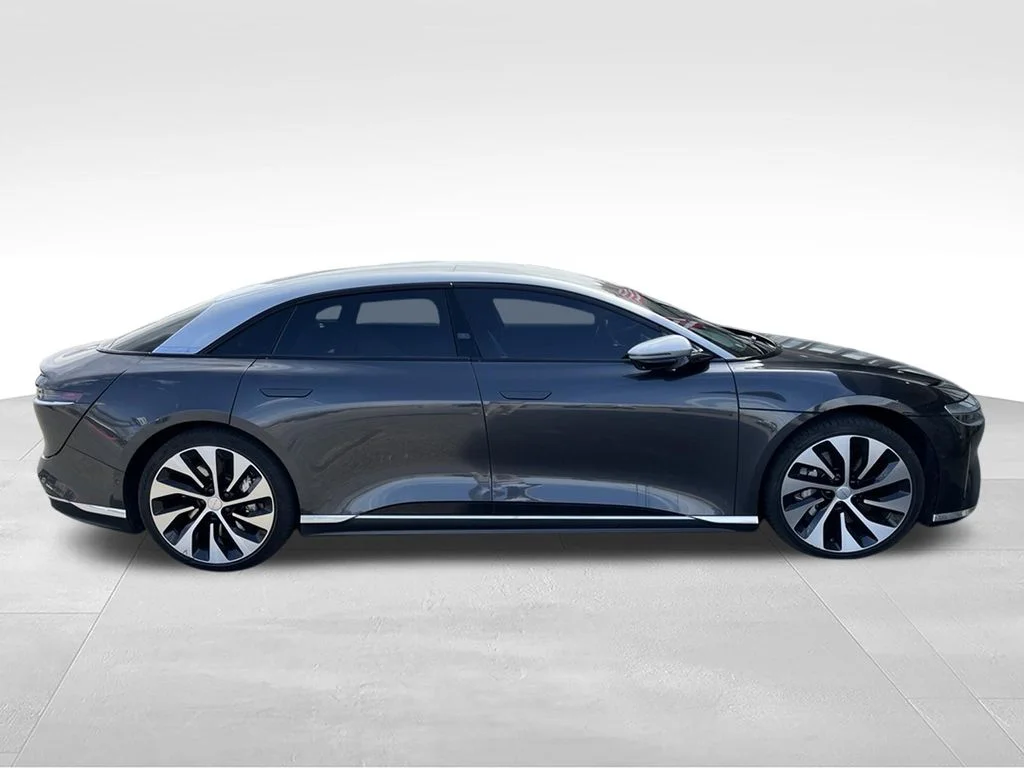 Used 2022  Lucid Grand Touring image 3