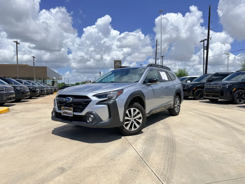 Used 2025 Ice Silver Metallic Subaru Premium image 31