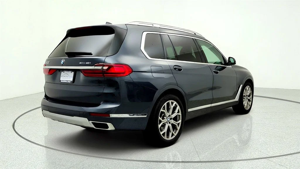 Used 2021 Arctic Grey Metallic BMW xDrive40i SAV w/ Premium, Parking Assistance & Cold Weather Pkgs image 5