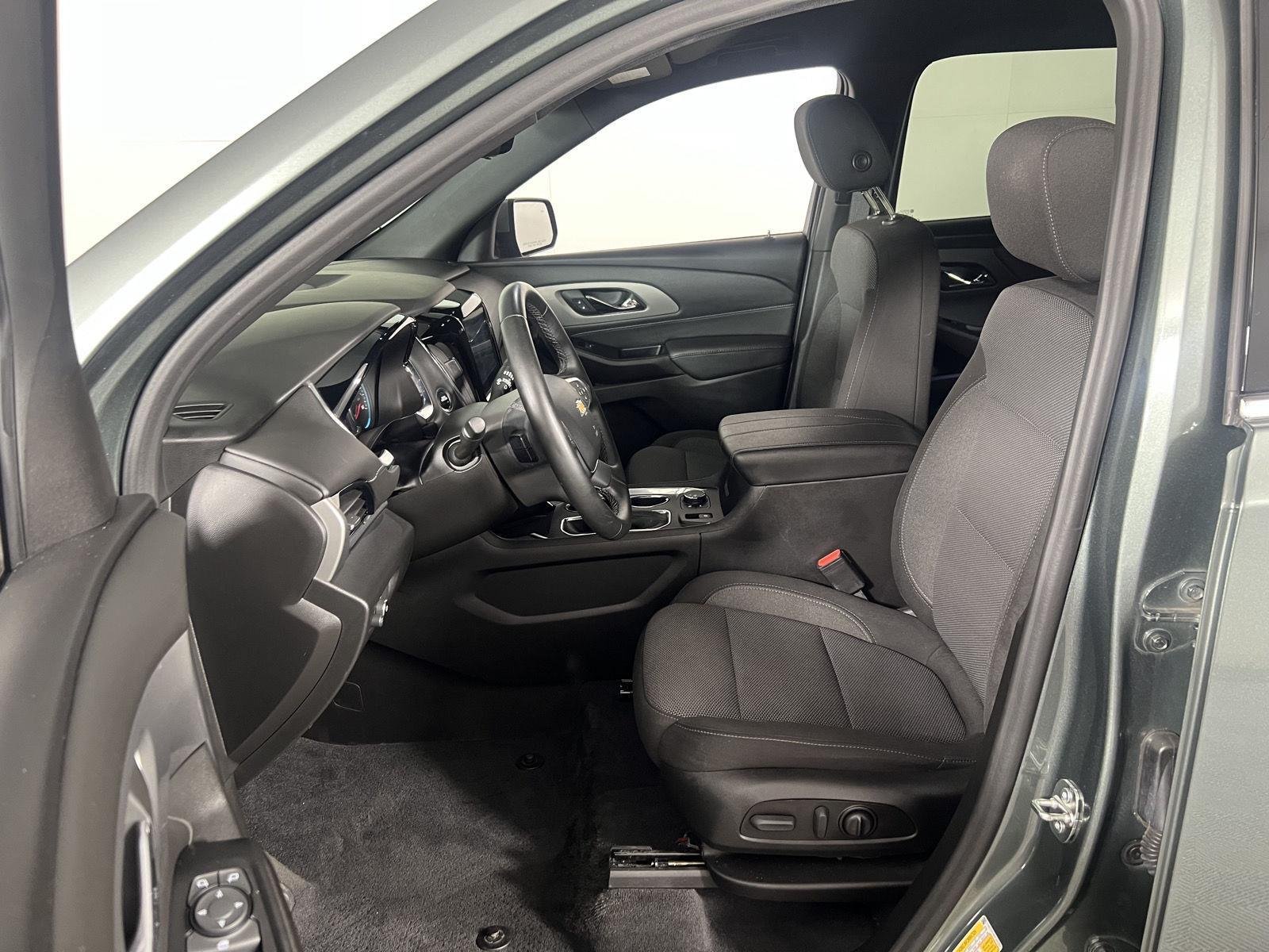 Used 2023 Silver Sage Chevrolet LT image 10