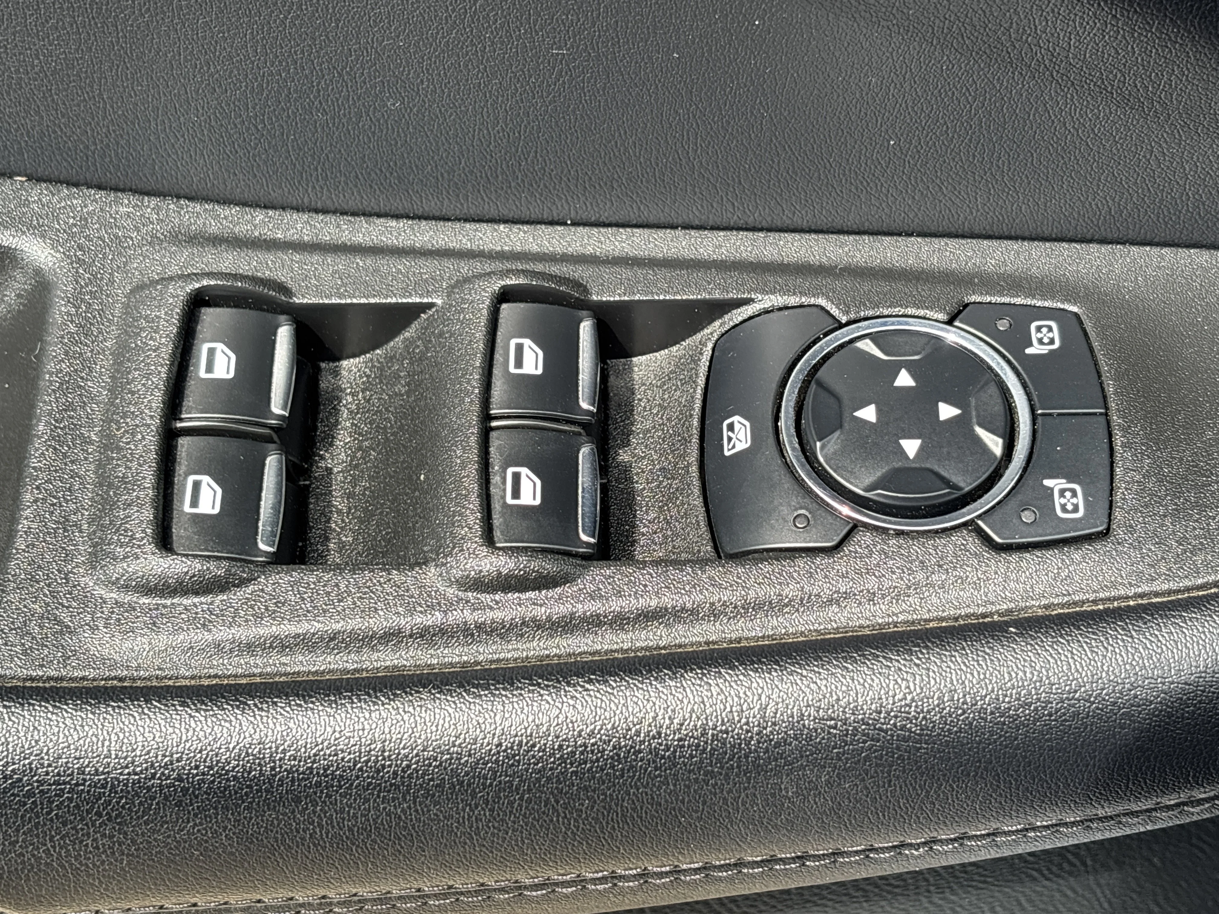 Used 2023 Iconic Silver Metallic Ford SE AWD image 18